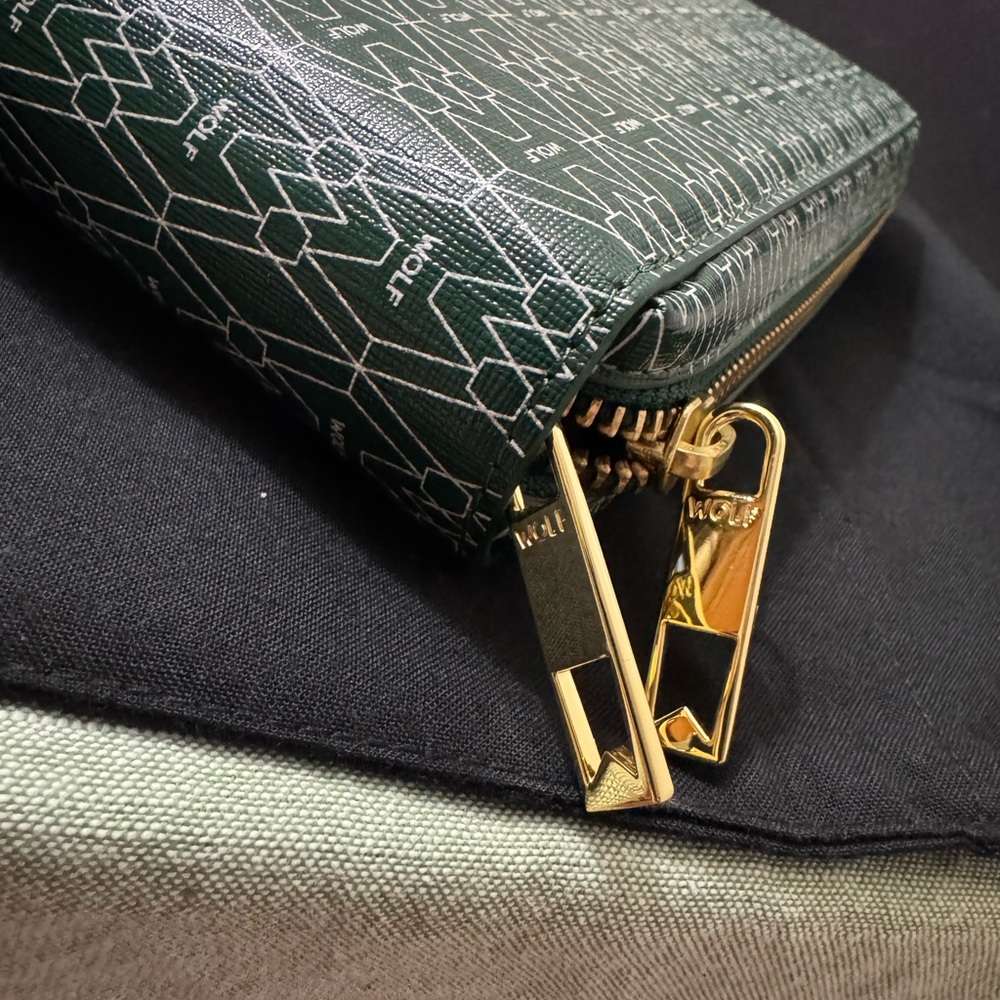 WOLF Signature IPad Tech Case - Picture 5 of 7